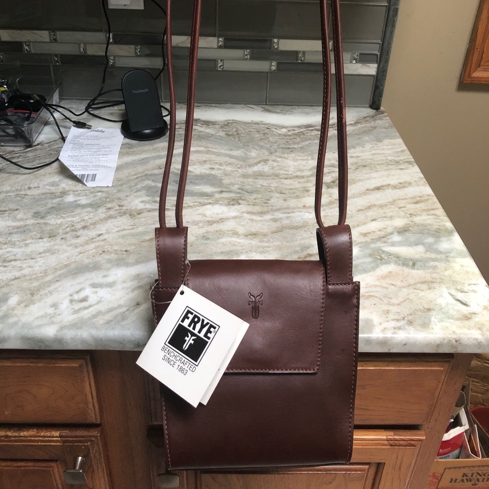 FRYE THE DOUBLE REIGN LEATHER SHOULDER BAG.